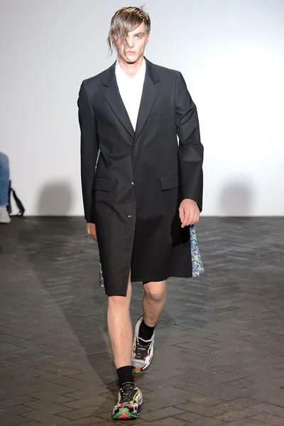 Look 32